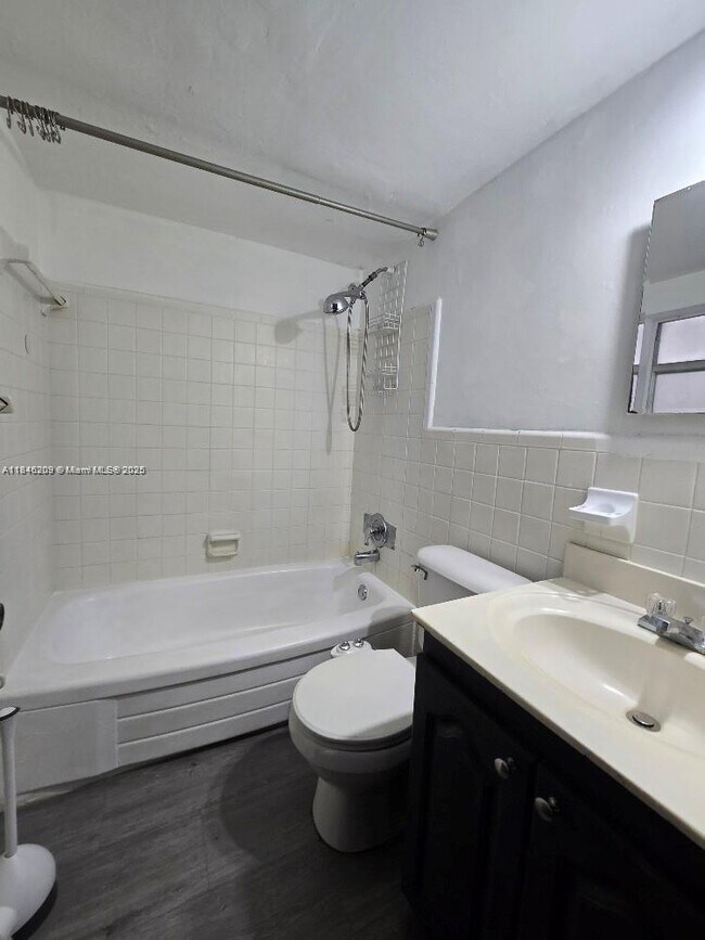 Building Photo - 1441 Lincoln Rd