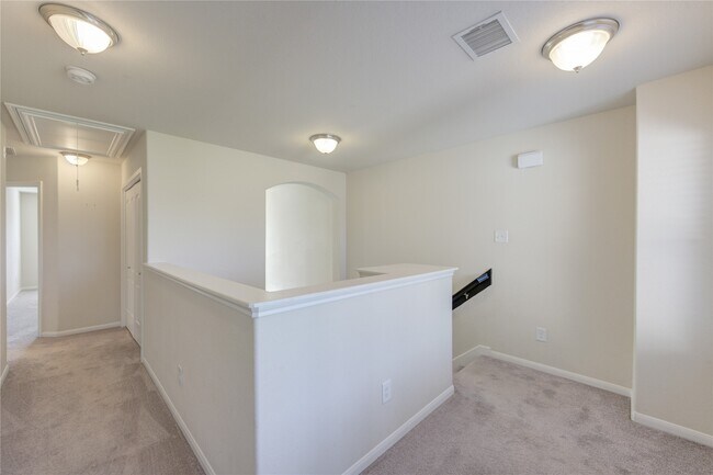 Building Photo - 8335 Hawthorn Vly Ln