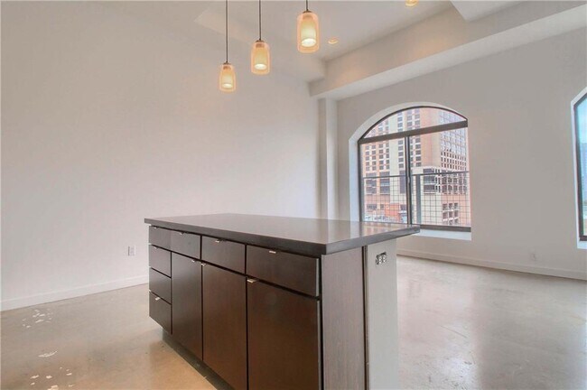 Building Photo - 507 Sabine St