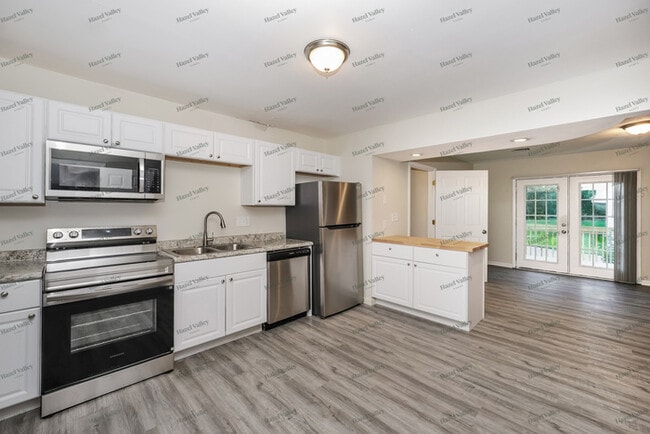 Building Photo - 2797 Stark Dr