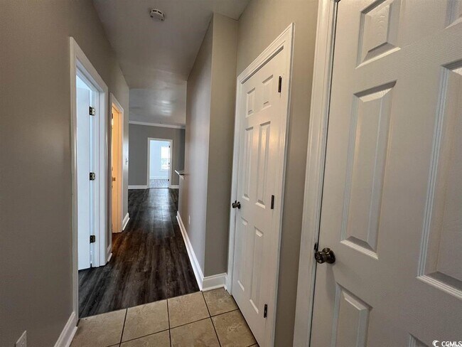 Building Photo - 2057 Silvercrest Dr