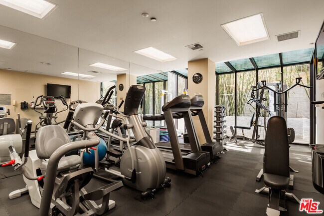 Building Photo - 10350 Wilshire Blvd