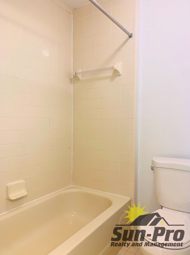 Building Photo - 1010 Stonybrook Cir