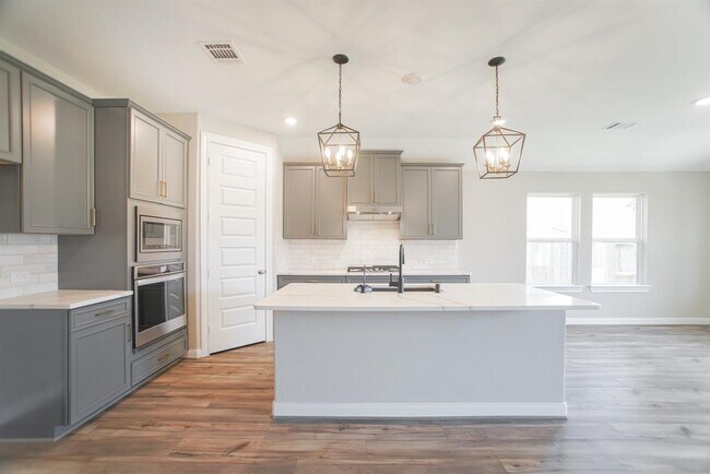 Building Photo - 9852 Pearly Everlasting