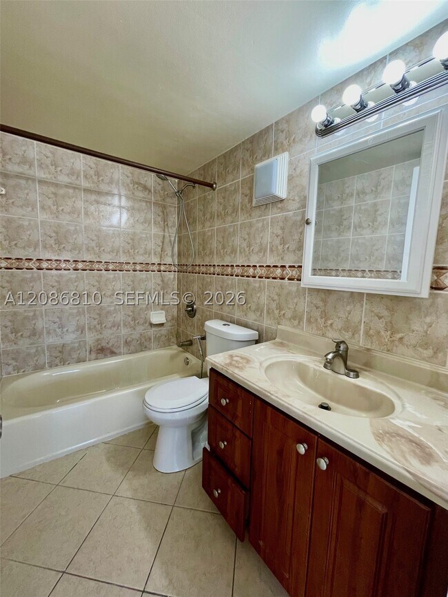 Building Photo - 1035 W 77th St