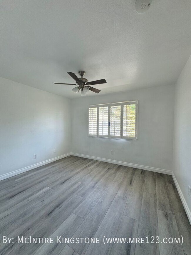 Building Photo - CALL FOR MOVE-IN SPECIALS! Spacious 2BD/1B...