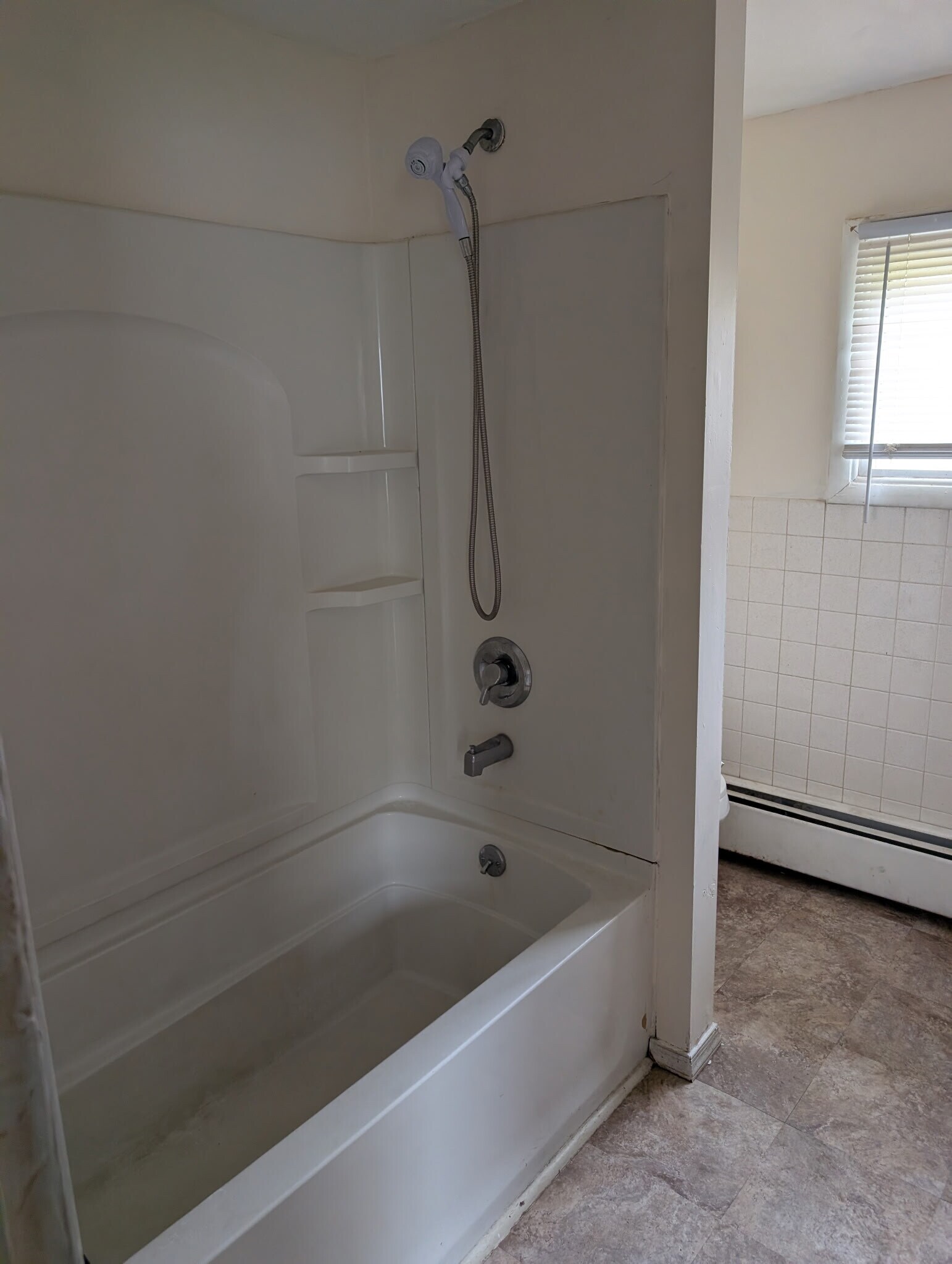 Building Photo - 197 Vanloon St