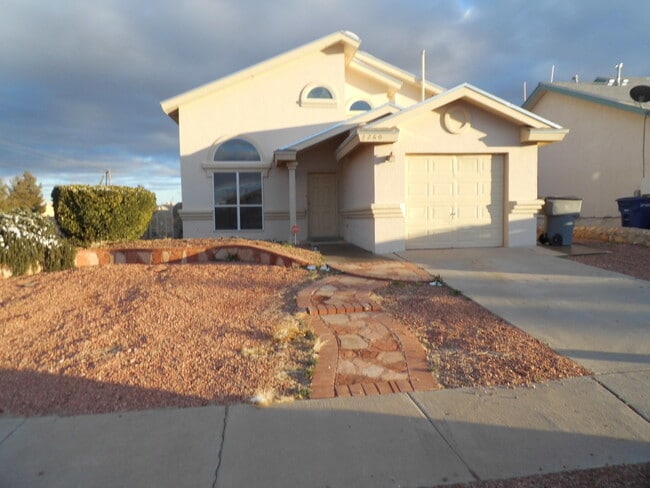 Primary Photo - 2260 Tierra De Paz Way
