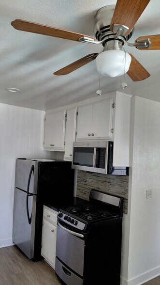 Kitchen - 25 New York St