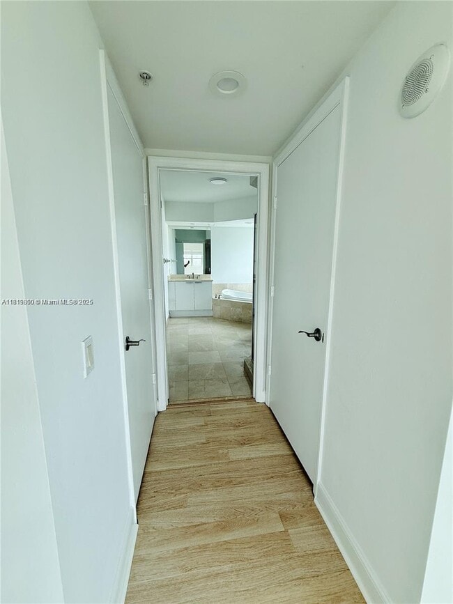 Building Photo - 15051 Royal Oaks Ln
