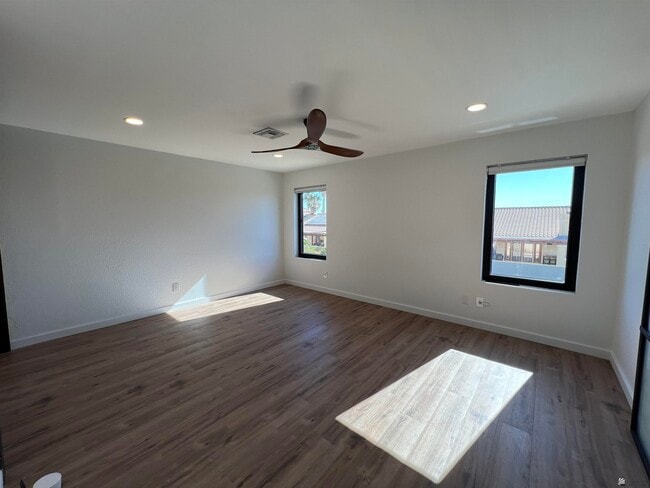 Building Photo - 995 W 35th St