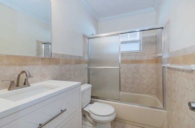 Building Photo - 3137 SW 15th St