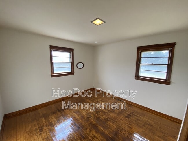 Building Photo - 10532 Robert E. Lee Drive