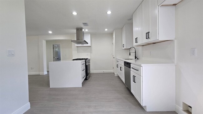 Building Photo - 10101 Bamboo Rd