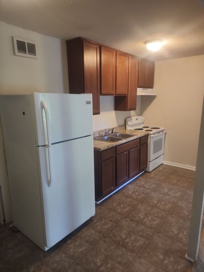 Building Photo - 1 Bedroom apartment in Great Location w/ 1...