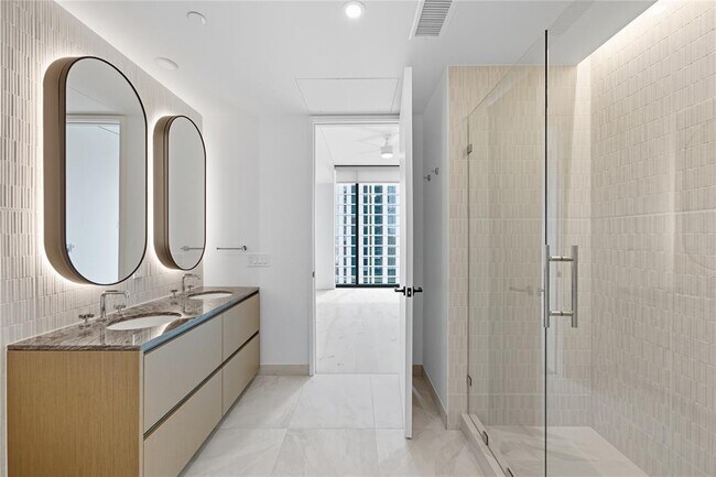 Building Photo - 610 Davis St