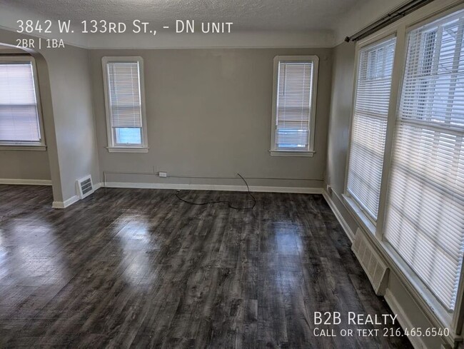 Building Photo - Spacious Two-Bedroom Unit in a Charming Mu...