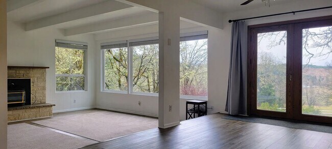 Building Photo - Amazing Country Home 4 bed, 2 bath with Ga...