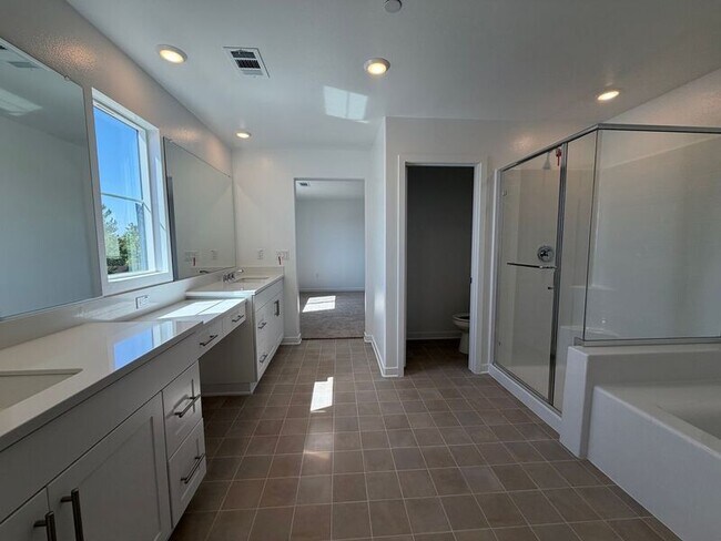Building Photo - 36549 Altisima Dr