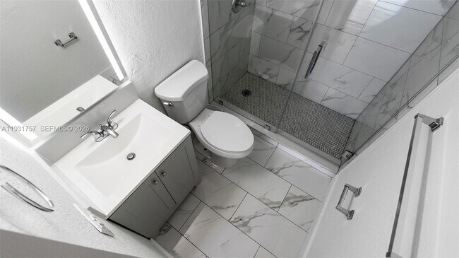 Building Photo - 4158 Inverrary Dr