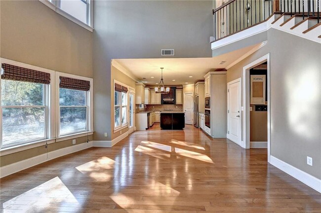 Building Photo - 5570 Viewpoint Ct