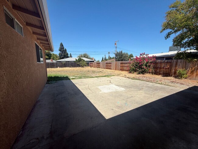 Building Photo - 3809 Sunnyvale Ave
