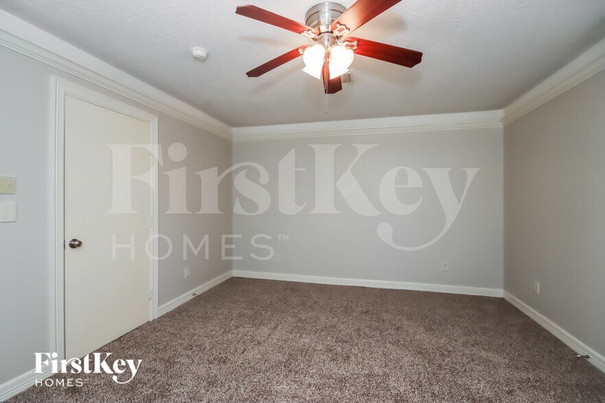 Building Photo - 3210 Lake Stream Dr