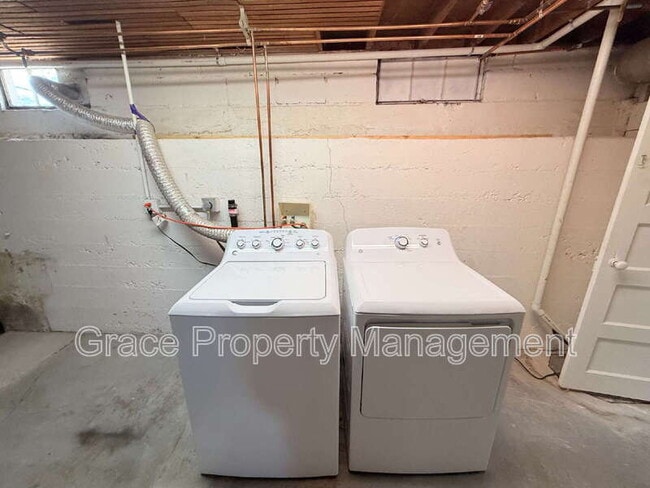 Building Photo - 5685 S Elmwood St