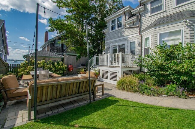 Building Photo - 6 Bayside Ave