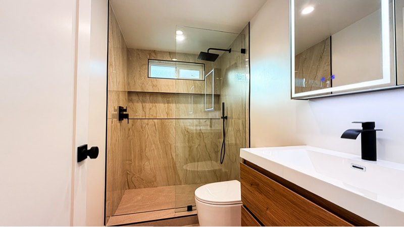 Building Photo - 546 W Ash Ave