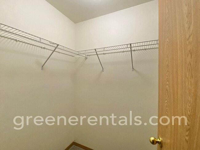 Building Photo - 3BR 2BA Townhouse Located off Steilacoom Rd