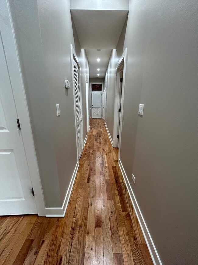 Building Photo - 753 W Buckingham Pl