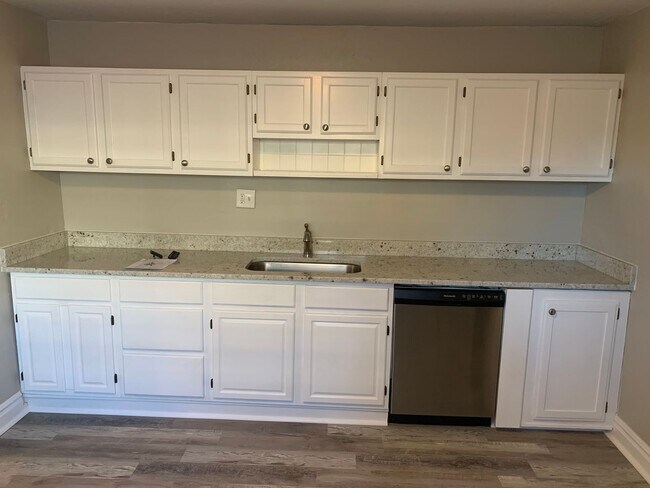 Building Photo - Spacious 4-Bedroom Home in Berkeley – Grea...