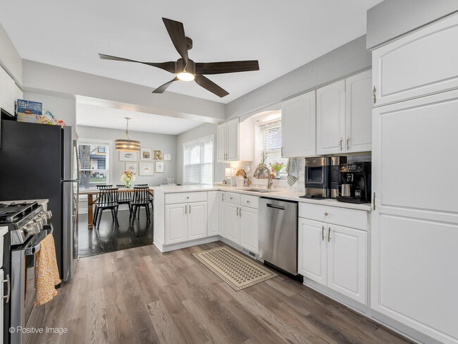 Building Photo - 822 N Waiola Ave