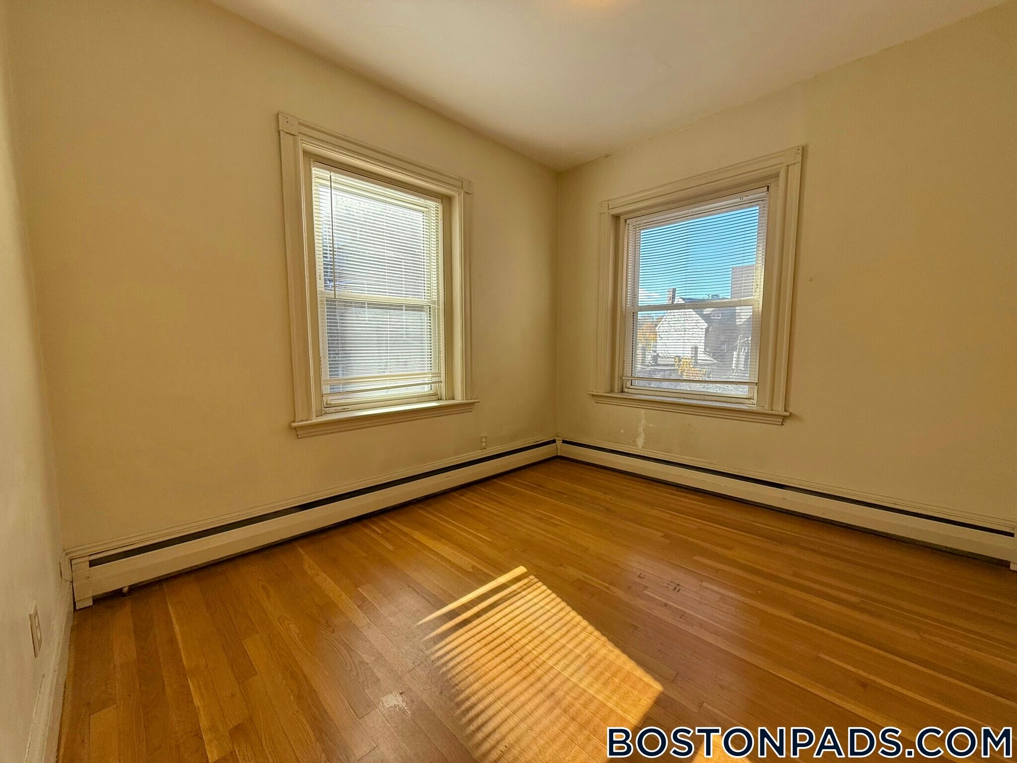 Building Photo - 16 Winchester St