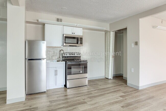Building Photo - 7460 Graceland Dr