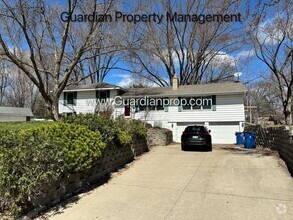 Building Photo - Bloomington Single Family Home, Fenced Yar...