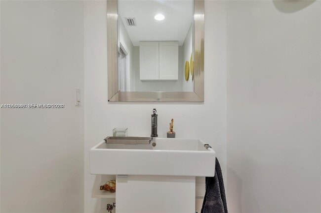 Building Photo - 1800 Water Ridge Dr