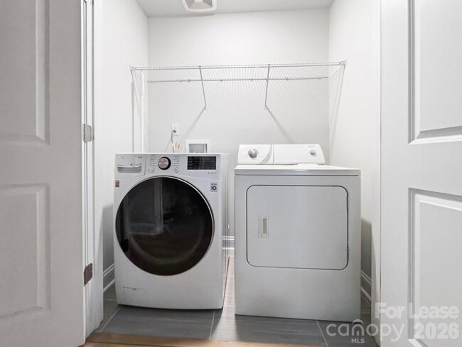 Building Photo - 1515 Hidden Falls Rd