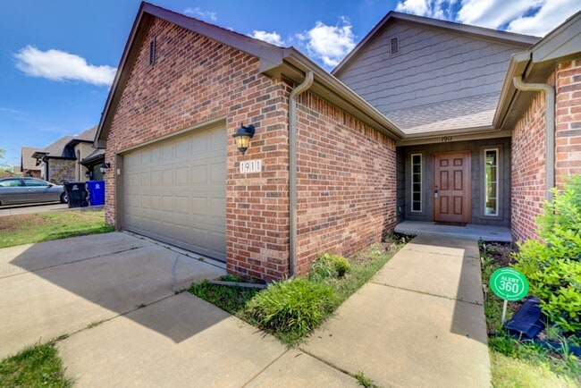 Building Photo - 3 Bed / 2 Bath in Prime Broken Arrow Location