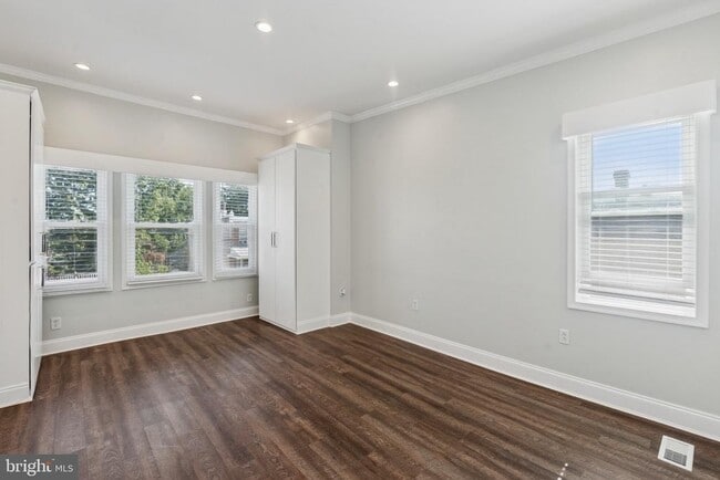 Building Photo - 534 Benner St