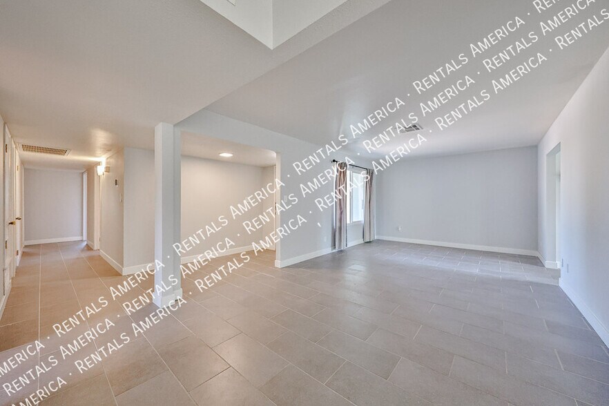 Building Photo - 3614 S Newberry Rd