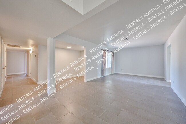 Building Photo - 3614 S Newberry Rd