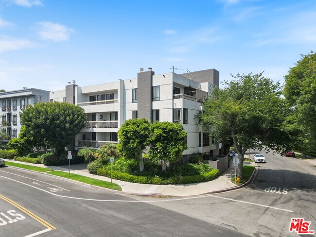 Primary Photo - 1220 S Roxbury Dr