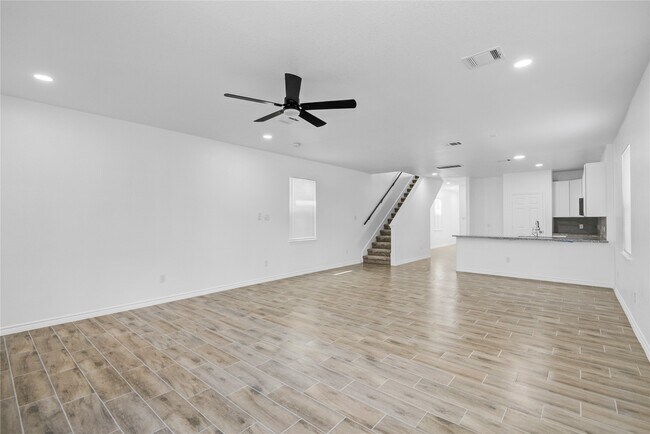Building Photo - 9932 Fillmore St