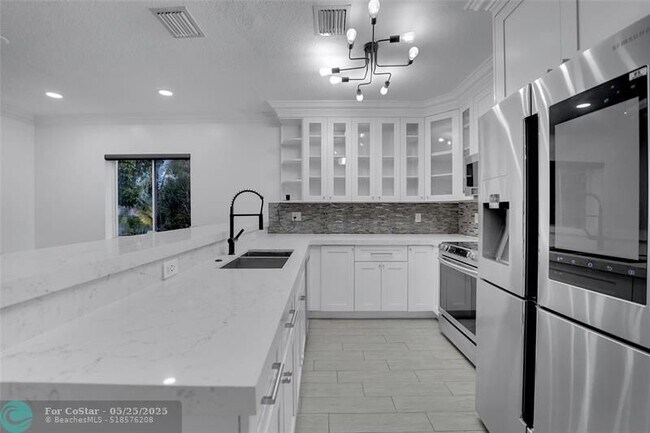 Building Photo - 12925 SW 28th Ct