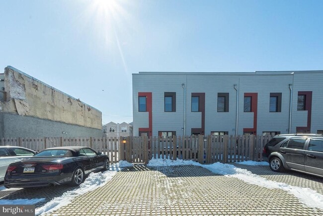 Building Photo - 439 Moyer St