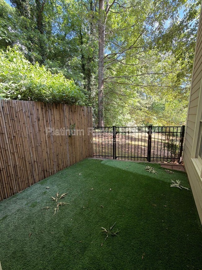 Building Photo - 5975 Waterford Pl
