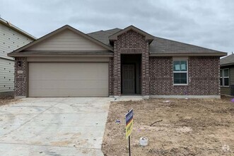 Building Photo - 2118 Silver Maple
