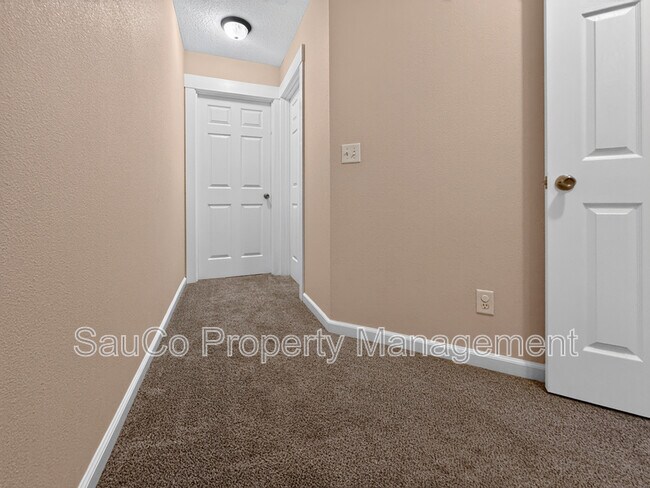 Building Photo - 1109 NE 106th Ave